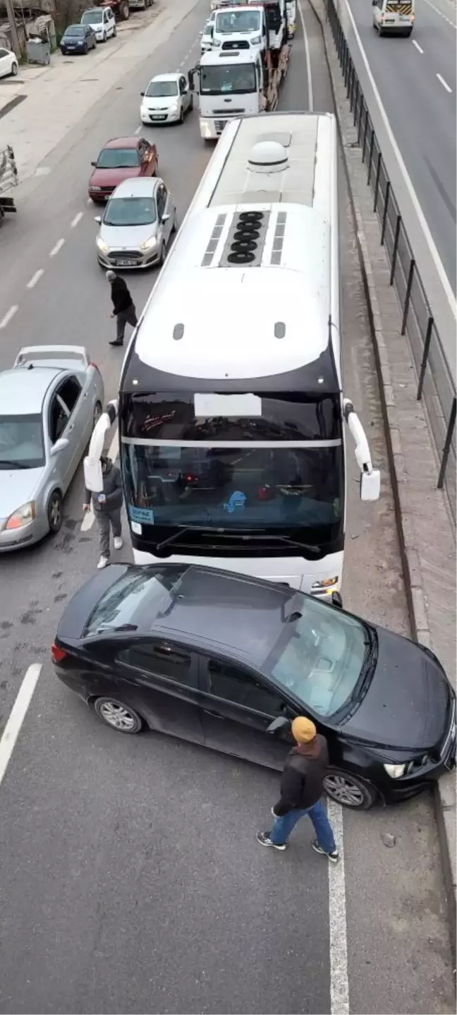 Yalova-İzmit Kara Yolu'nda Maddi Hasarlı Kaza