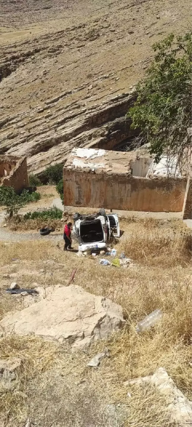 Mardin'de Piknik Yapanları Taşıyan Araç Şarampole Devrildi: 10 Yaralı