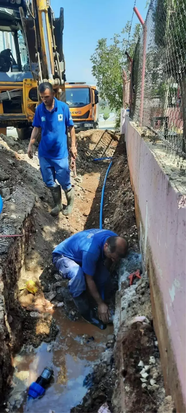 İZSU, depremzedelere su desteği için Hatay'da çalışmalarını sürdürüyor