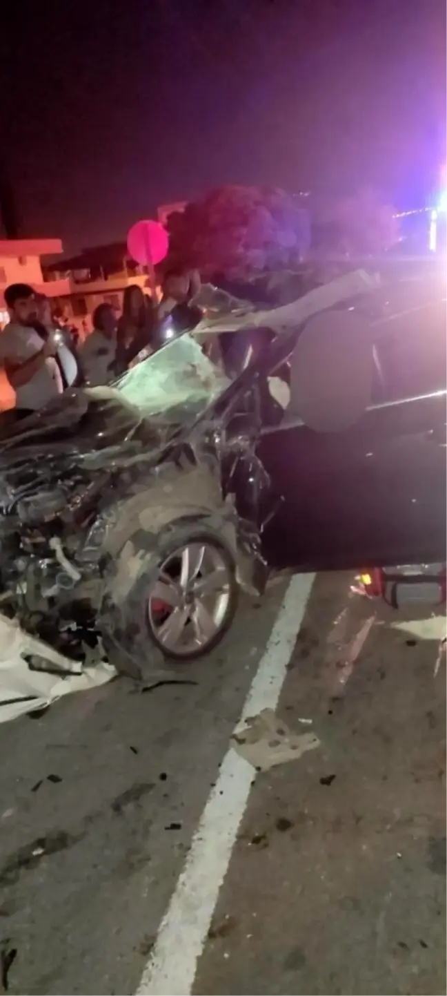 Arsuz'da Otomobil-Kamyonet Çarpışması: 3 Ölü, 1 Yaralı