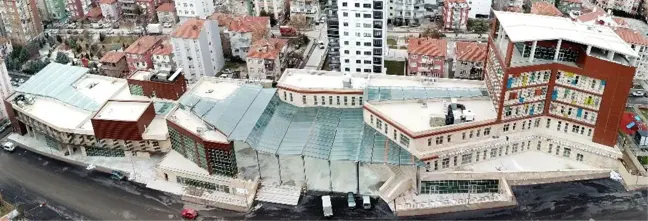 Karşıyaka'nın Kapalı Pazar Yeri Açılışa Gün Sayıyor