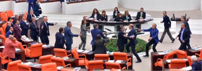 Meclis'te 'Ne Mal Olduğunu Biliyorum' Gerginliği