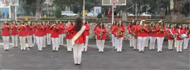 57 Yıllık Kız Bandosunda Erkeklere Yer Yok
