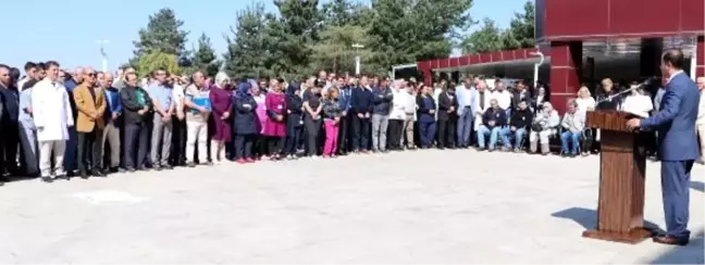 Doktor oğlu için düzenlen tören boyu ağladı