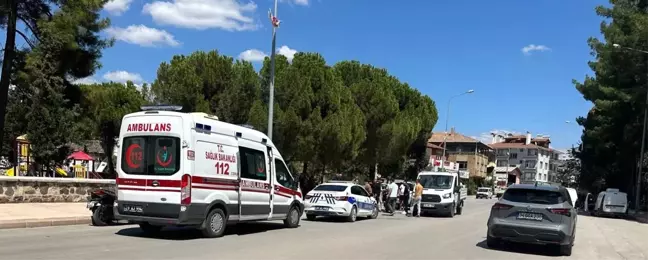 Çorum'un Osmancık ilçesinde motosiklet ile hafif ticari araç çarpıştı, sürücü yaralandı