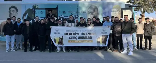 Bayburt'tan Gençler Bitlis Ahlat'a Tarih ve Kültür Kampına Uğurlandı