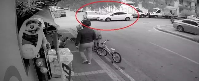 Manavgat'ta Kavşak Kazası: 'Dur' Tabelası Kamyonetle Kapandı