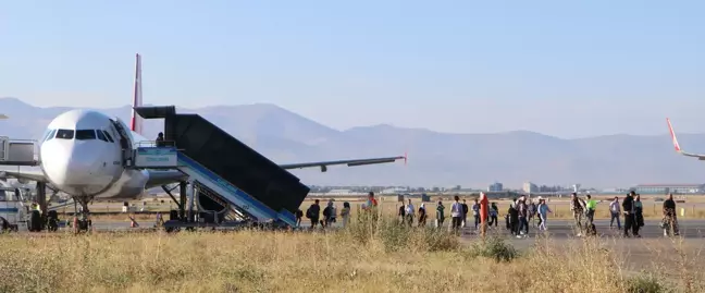 Air Vistara Havayolları'na ait uçak Erzurum Havalimanı'na zorunlu iniş yaptı