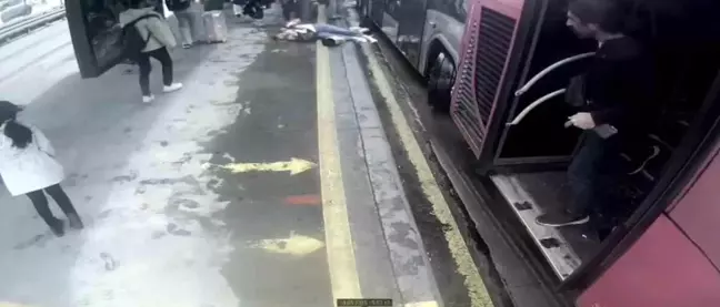 Beylikdüzü'nde Metrobüs Kazası: 1 Ölü, 20 Yaralı