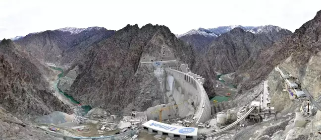 Yusufeli Barajı'nda su tutma hazırlıkları devam ediyor