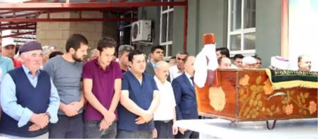 İş Makinesinin Altında Kalan 3 Tekerlekli Bisikletin Sürücüsü Kadın Öldü (2)