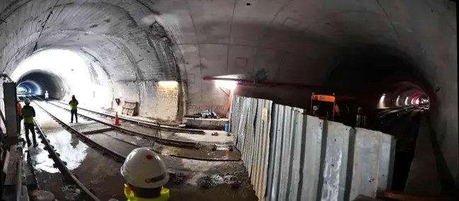 Narlıdere Metrosu'nun ray döşeme işlemlerinin yüzde 50'si tamamlandı
