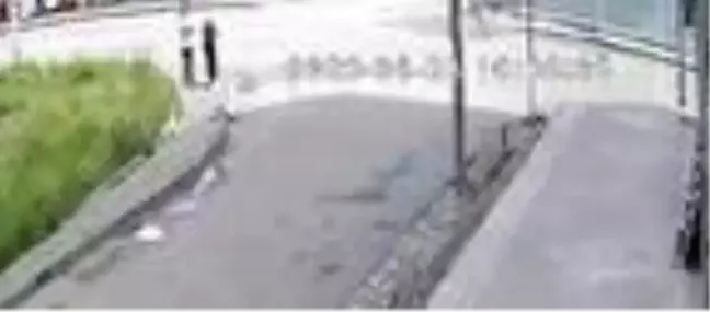 Sokak ortasında 10 yıllık eşini öldürdü (2)