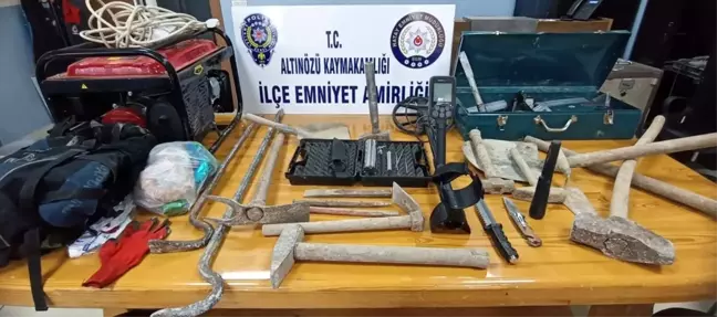 Hatay'da kaçak kazı yapan 4 şüpheli gözaltına alındı