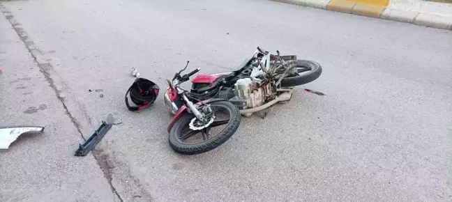 Otomobil ile motosiklet çarpıştı: 2 yaralı