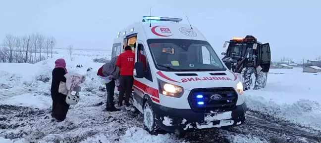 Van'da mahsur kalan ambulans kurtarıldı