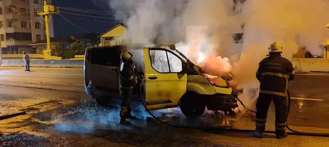 Karamürsel'de Balık Yüklü Araç Alev Aldı