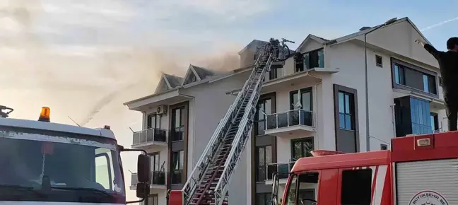 Karamürsel'de Çatıda Yangın, Apartman Sakinleri Korku İçinde