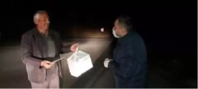 Emirdağ Belediyesi köylere maske ve eldiven dağıtıyor