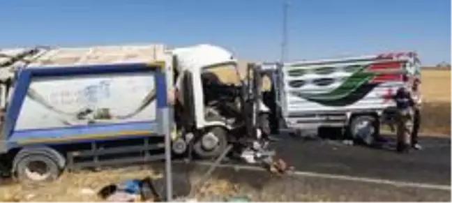 Diyarbakır'da çöp toplama aracı ile kamyonet çarpıştı: 2 ölü, 2 yaralı