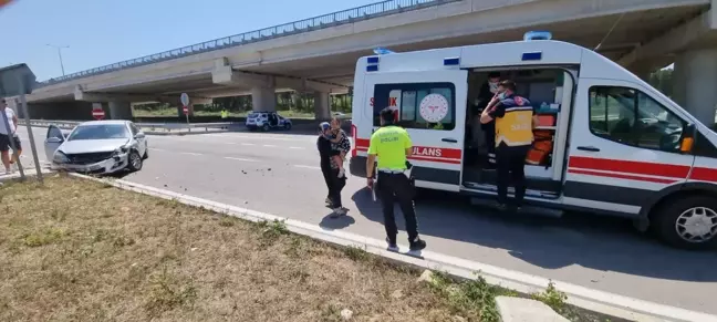 Sinop'ta iki otomobil çarpıştı: 2 yaralı