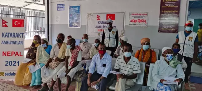 Sadakataşı Derneği Nepal'de 570 kişin katarakt ameliyatını yaptırdı