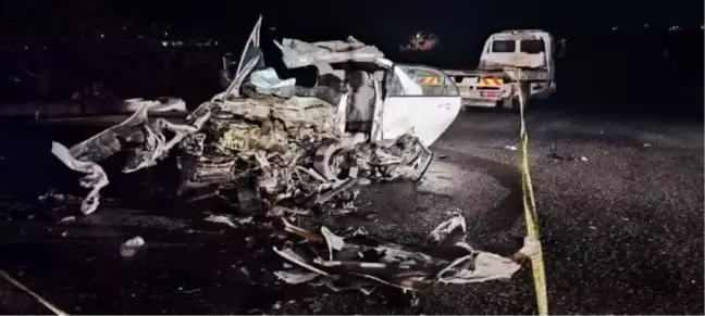 Otomobil, TIR'a arkadan çarptı: 1 ölü, 4 yaralı