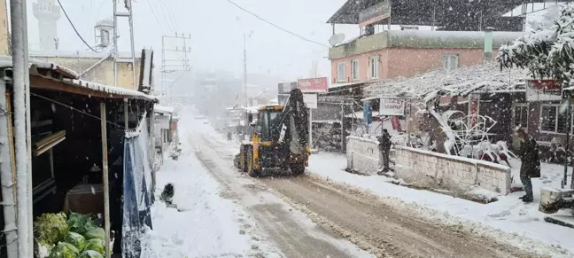 Osmaniye'nin Bahçe ve Hasanbeyli ilçelerinde kar nedeniyle eğitime ara verildi