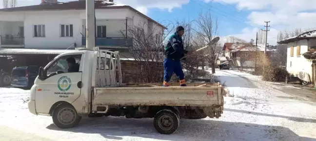 Pazarlar'da karla mücadelede 100 ton tuz kullanıldı