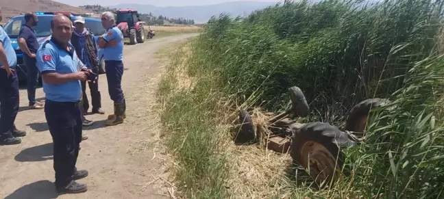 Gaziantep'te devrilen traktörün sürücüsü öldü