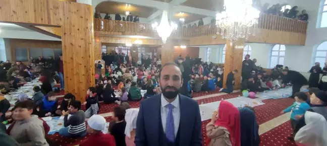 3-10 yaş çocuklar 'ilk orucum, ilk iftarım' programında camiiye sığmadı.