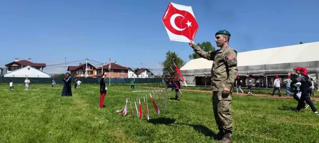 Mehmetçik Kosova'daki 23 Nisan kutlamalarında çocuklarla oyunlar oynadı