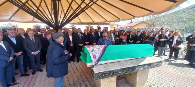 Kılıçdaroğlu'nun halası son yolculuğuna uğurlandı