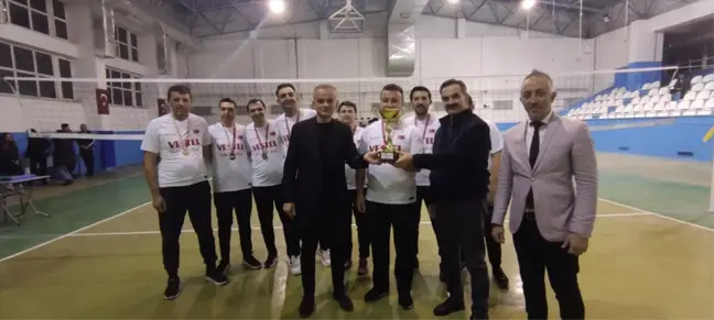 Orta'da düzenlenen voleybol turnuvasında kupa sahibini buldu