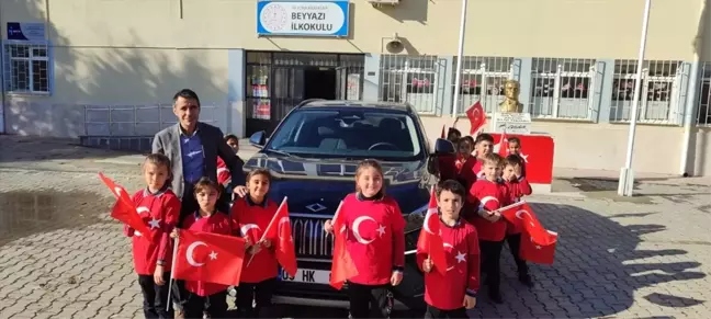 Beyyazı Belediye Başkanı Asım Altıntaş, öğrencileri TOGG ile buluşturdu