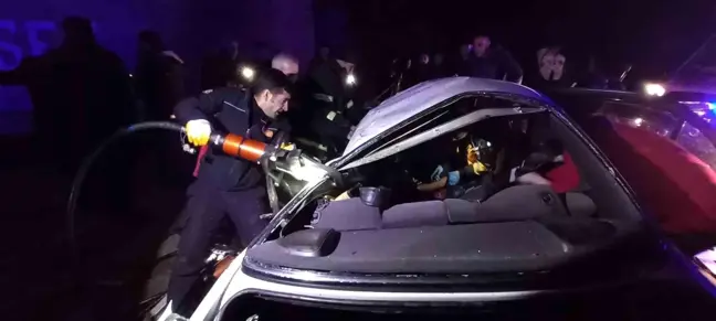 Muş-Hasköy karayolunda otomobil takla attı, 2 kişi yaralandı