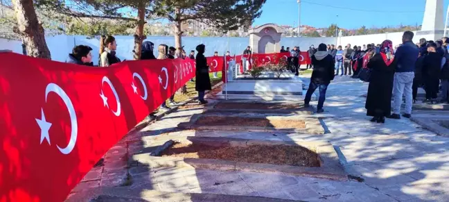 Şehit askerlerimiz için teröre tepki yürüyüşü düzenlendi