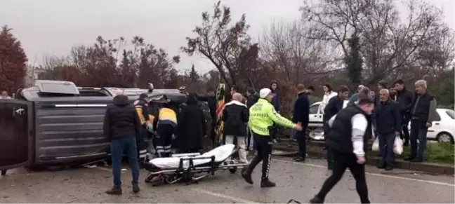 Salihli'de Kamyonetin Takla Atması Sonucu 5 Kişi Yaralandı