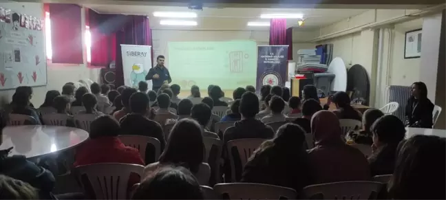 Tekirdağ'da polis öğrencileri siber suçlar konusunda bilgilendirdi