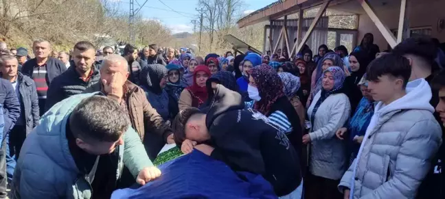 Bartın'da servis kazasında hayatını kaybeden sürücü dualarla uğurlandı