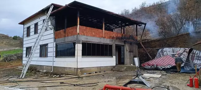 Çorum'un Osmancık ilçesinde evde yangın çıktı