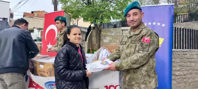 KFOR Mehmetçikleri Kosova'da Ramazan Pidesi Dağıttı
