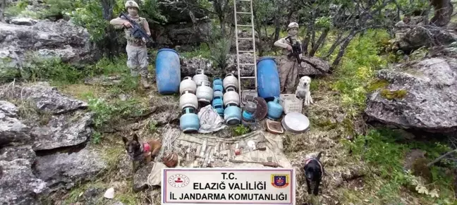 Elazığ'da Şehit Jandarma Er Süleyman AKAN-09 Operasyonu'nda Silah ve Örgütsel Dokümanlar Ele Geçirildi