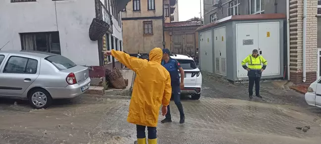 Tosya'da Sağanak Yağış Sonucu Su Baskınları Yaşandı