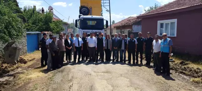 Bilecik'in Darıdere köyünde yılın ilk asfaltı atıldı