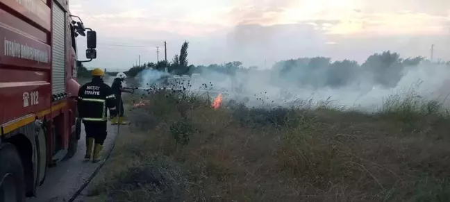 Hatay'ın Erzin ilçesinde doğal gaz borusu üzerinde yangın çıktı