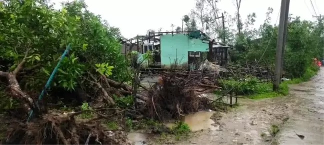 Kasırga Yangon'da 71 evi yerle bir etti