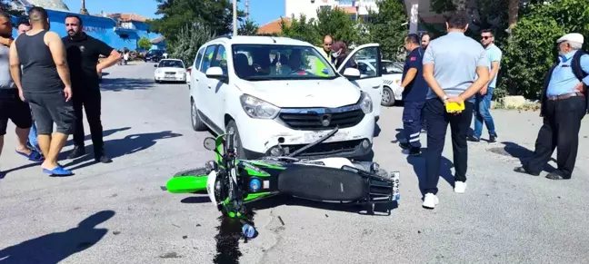 Sivas'ta motosiklet ile otomobil çarpıştı: 2 yaralı