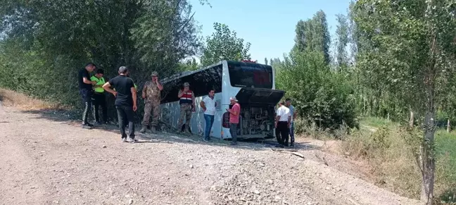 Iğdır-Tuzluca karayolunda otobüs kazası: 2'si ağır 14 yaralı