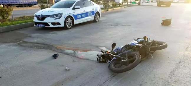 Çorum'da Kamyonun Çarptığı Motosiklet Sürücüsü Yaralı Kurtuldu